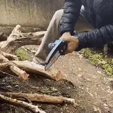 MINI MOTOSIERRA DE MANO INALAMBRICA 2 BATERIAS 48V Y 48V